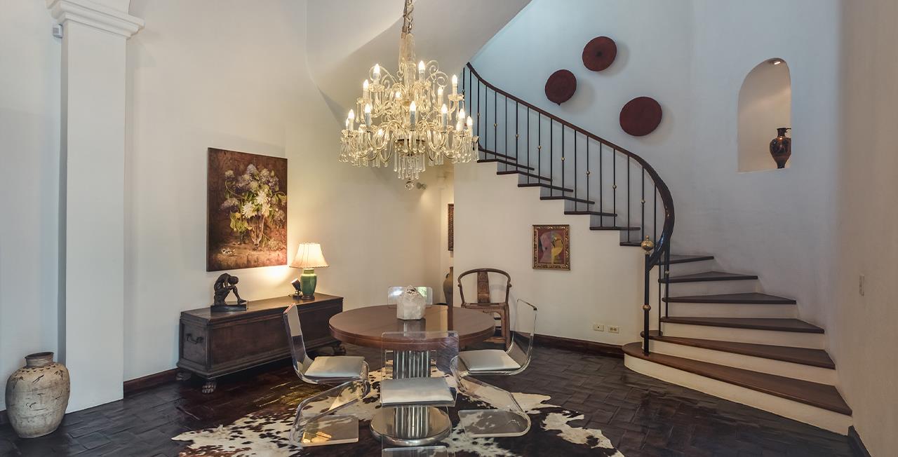 Agave Real Estate San Miguel de Allende - White Interior chandelier