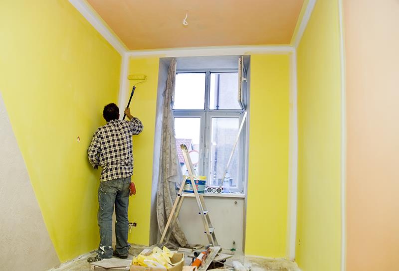 painting room in yellow