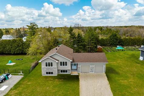 Virtually Staged- Grass- Hydroseed done the week of May 29, 2023. Great size lot (0.340 ACRES) w/Large Driveway & Oversized Double Car Garage w/10'8 FT Ceilings & Insulated