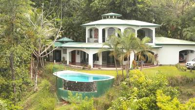 0.6 ACRES – 2 Bedroom Sunset Ocean View Home With Pool And Fabulous Rain Forest!
