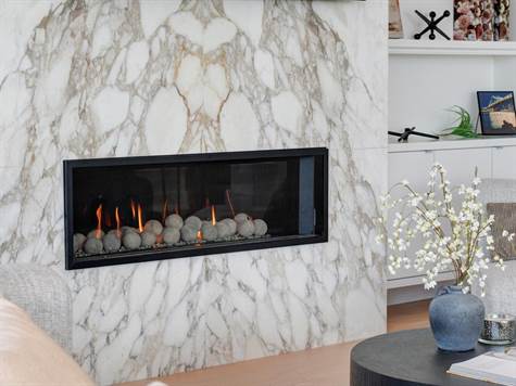 LINEAR NATURAL GAS FIREPLACE IN GREAT ROOM 