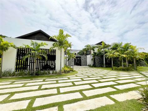 Modern Villa 5BR For Sale in Arrecife Punta Cana Resort 10