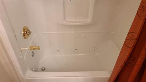 Main Bathroom jetted tub