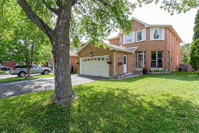 6890 Hickling Cres
