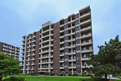Gorgeous 2- Storey 2 Bedroom Condo!South Kingsway!