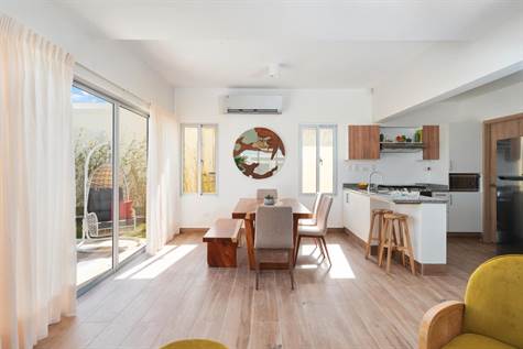 Open floor plan - kitchen- livingroom