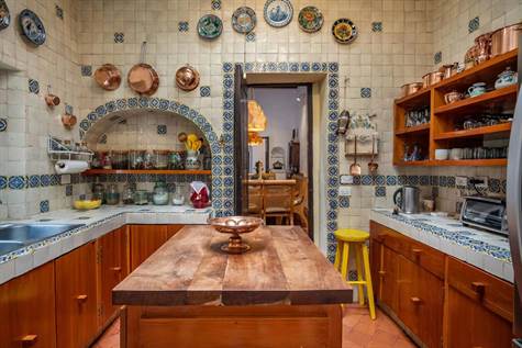 A classic mexican kitchen, with lits of light and space
