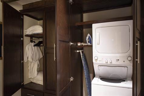 Laundry closet Mastretra suite