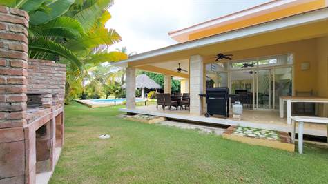 4 Bedroom Villa For Sale in Cocotal 4