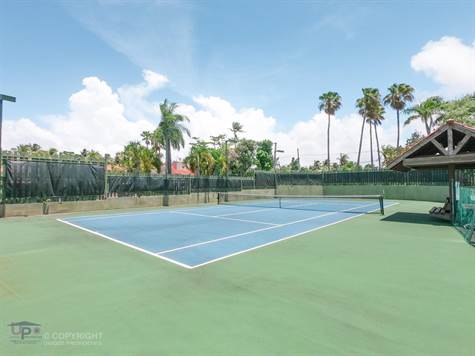Residents facilities: Tennis courts, clay floor
