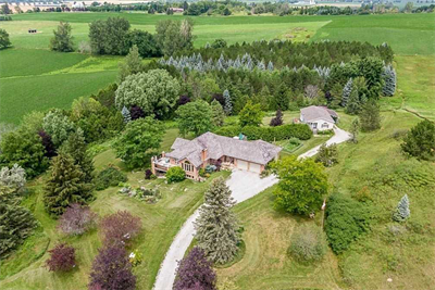 Luxury Mansion with 8.71 acres land in Rural Bradford, West Gwillimbury