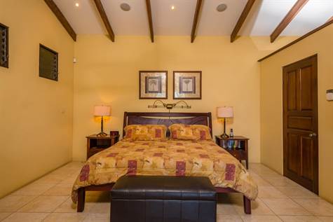 Upper Floor Master Suite, King Bed