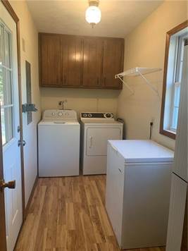 Large Walk-in Laundry Room w/Access to Garage