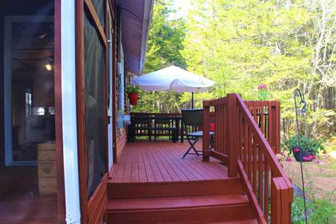 To Entrance/Deck