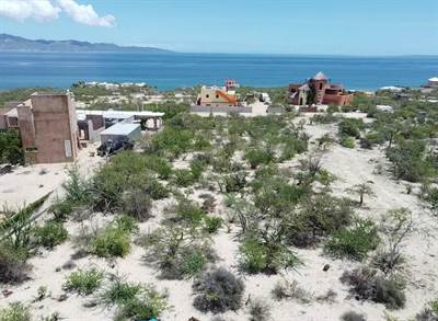 BUILD YOUR OWN IDEAS WITH THIS LOT OF 0.20 ACRES, JUST STEPS FROM A SWIMMABLE BEACH, LA VENTANA