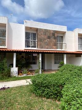 SPACIOUS family HOUSE for sale in PLAYA DEL CARMEN PROPERTY