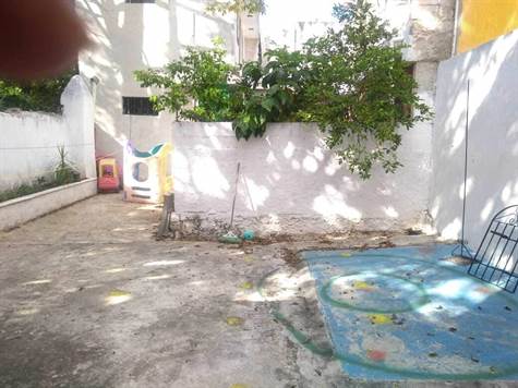Colonial house for sale in downtown Merida for remodeling