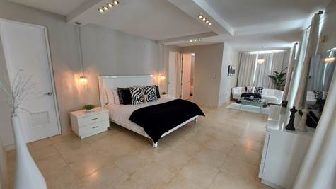 Master suite bedroom