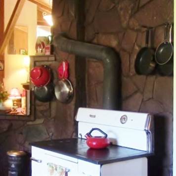 This stove is amazing it still works so cute in the kitchen