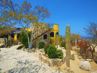 TRADITIONAL MEXICAN STYLE 2 BED HOME + CASITA + OCEAN VIEWS & BEAUTIFUL LANDSCAPE, LA VENTANA