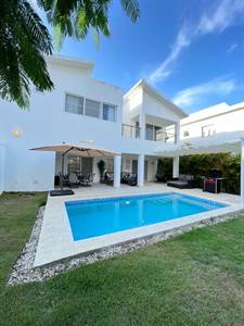 4BR Villa with Pool for Rent-Punta Cana Village