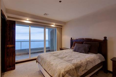 Second Oceanfront bedroom
