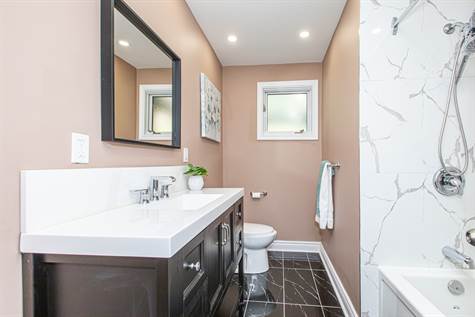 Fully Reno’d Modern 4 PC Bathroom w/ Modern Tiles & Vanity