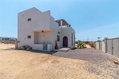 PRICED TO SELL, BEAUTIFUL 2 BED HOME + LOT SPACE TO DEVELOP!! STUNNING OCEAN VIEWS AT LAS TUNAS