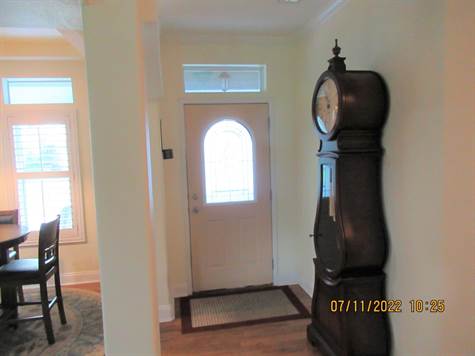 FRONT ENTRY  FOYER