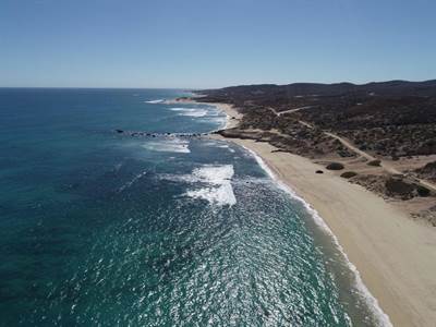 BEAUTIFUL LOT!! ONE ACRE HOMESITE, LOCATED ON A SECLUDED BEACH ON THE EAST CAPE