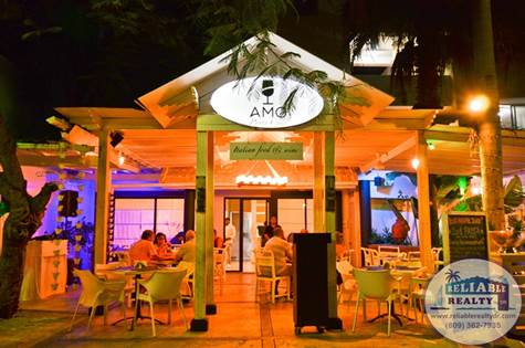 Dining options throughout Los Corales