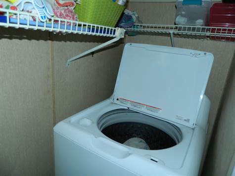 Washer/laundry in guest bath