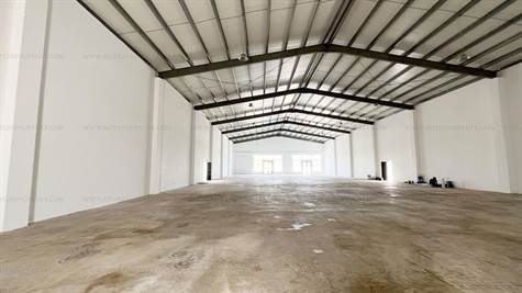 For-Rent-Commercial-Space-Plaza-Store-8
