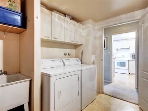 LAUNDRY ROOM WITH FREEZER AND DEEP SINK 