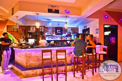 Los Corales bar & dining