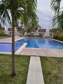 SPACIOUS family HOUSE for sale in PLAYA DEL CARMEN POOL
