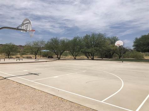 commuity basketball court