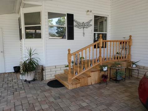 NEWLY BUILT-EASY TO CLIMD PORCH
