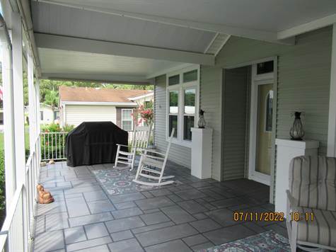 HUGE COVERED PORCH