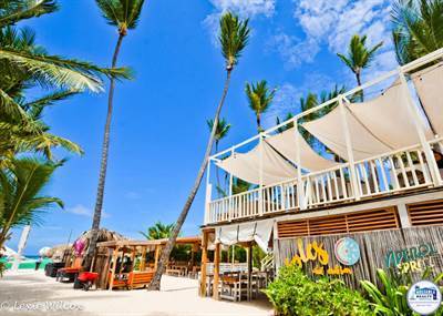 Los Corales beach restaurant walk away