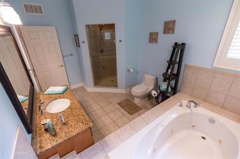 PRIME BATH WITH SEPARATE SHOWER AND 2PEOPLE  JACUZZI