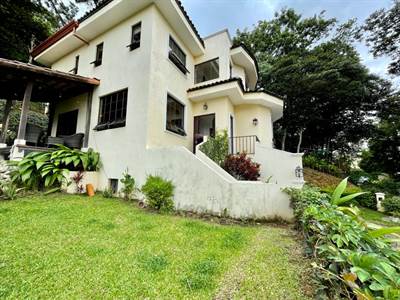 House for sale or rent in a gated community in Brasil de Mora