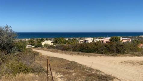 Beautiful panoramic views of the Sea of Cortez. A short 5-minute walk to miles of white sand beach.