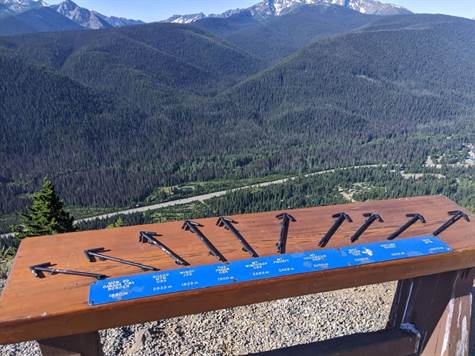 Lookout offers stunning view of the Cascade Mountains