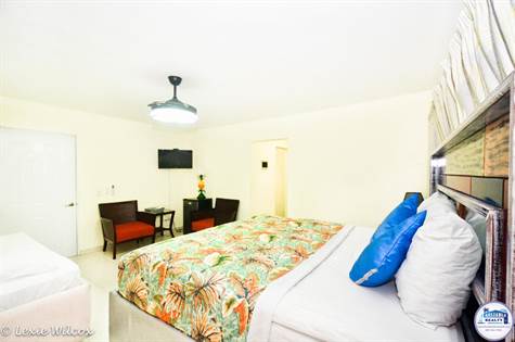 Deluxe Room with Queen Bed & sitting area