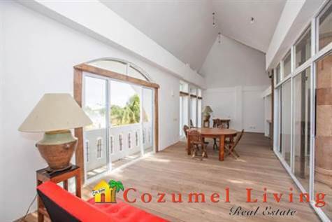 Located in Cozumel - Villa Yucatan & 4 Apartments - 15 Av. Sur 