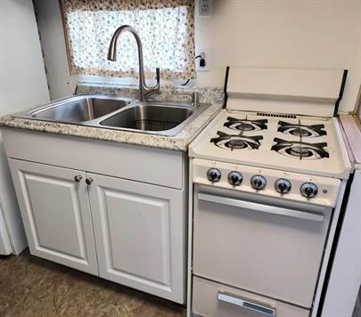Double Sinks and oven