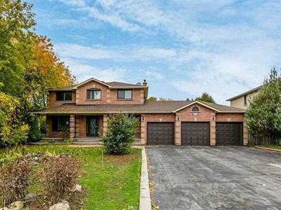 3 car garage home sitting In 75ft lot In East Gwillimbury 