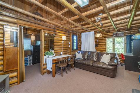Whole Cottage w/Open Ceilings
