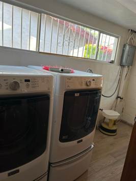 Vista de Oro Washer and Dryer